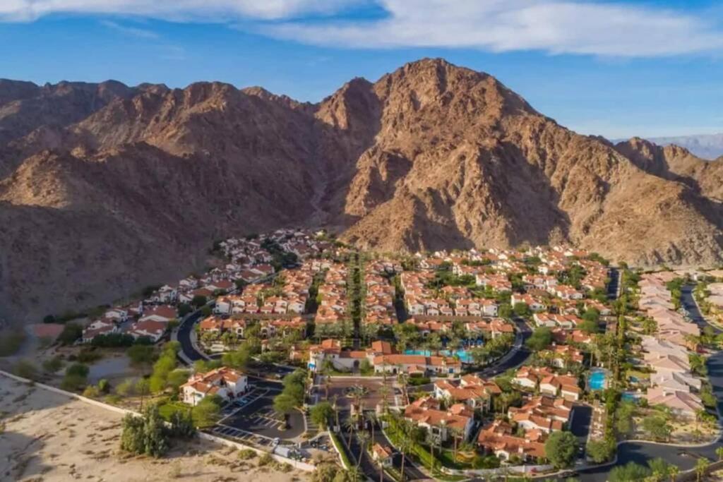 Luxurious Villa With Majestic Mountain View, 12 Pools, Spas, Ground Floor La Quinta Exterior photo